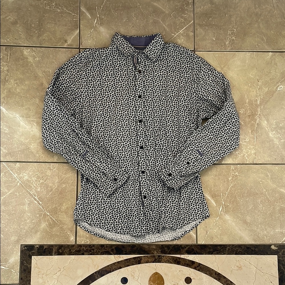 Men's Patterned Button-Up Shirt